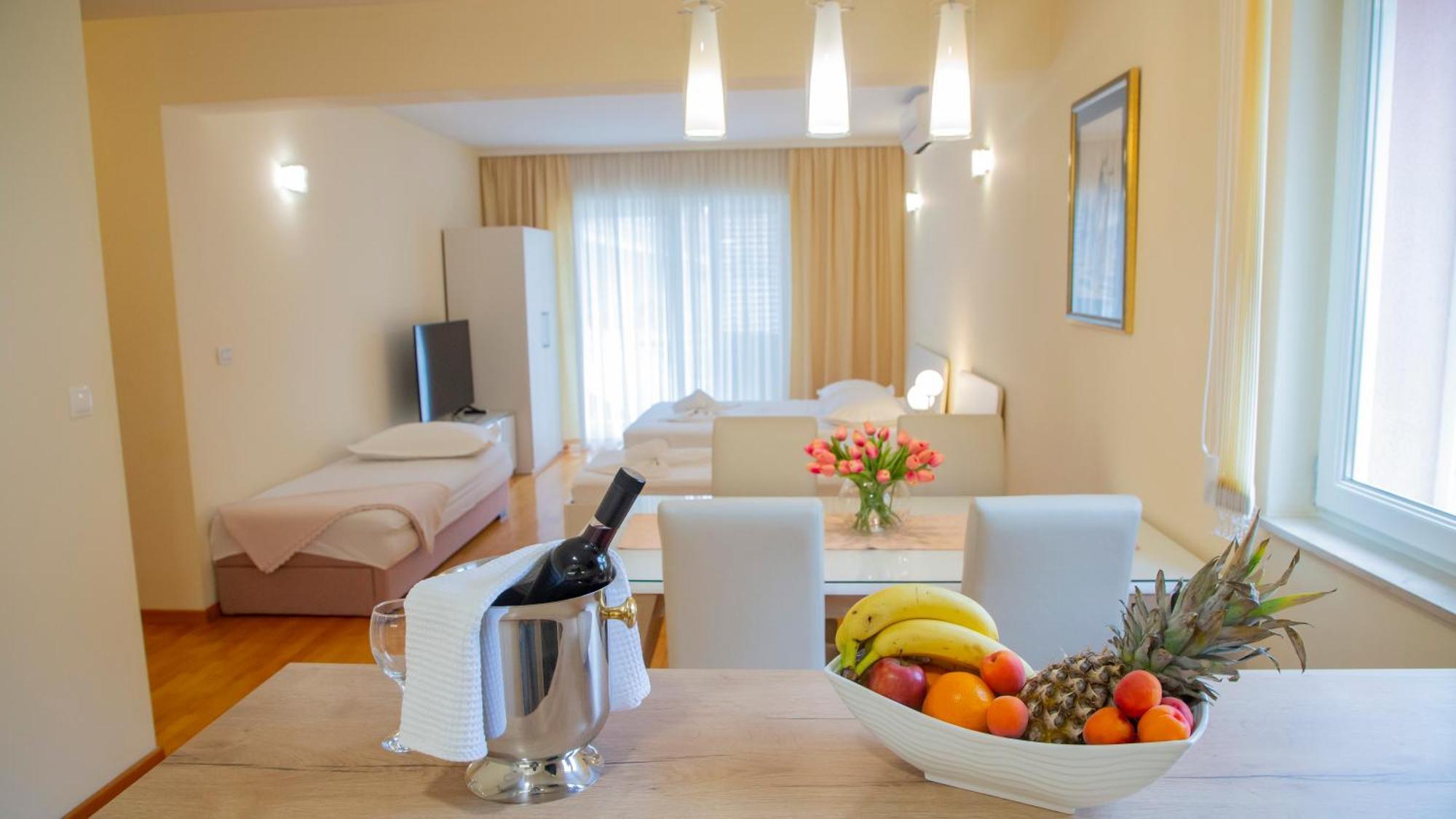 Baska Voda Apartments - Steps From The Beach, Free Parking, Central Location Dış mekan fotoğraf