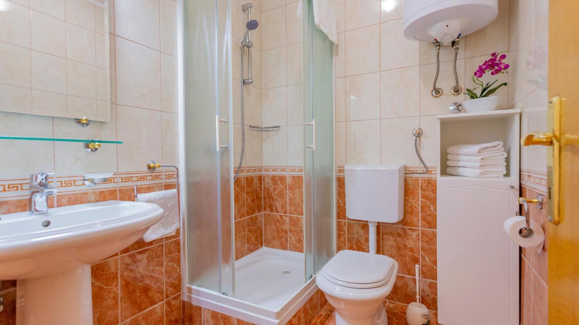 Baska Voda Apartments - Steps From The Beach, Free Parking, Central Location Dış mekan fotoğraf